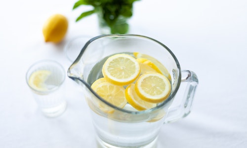 vand med citrus